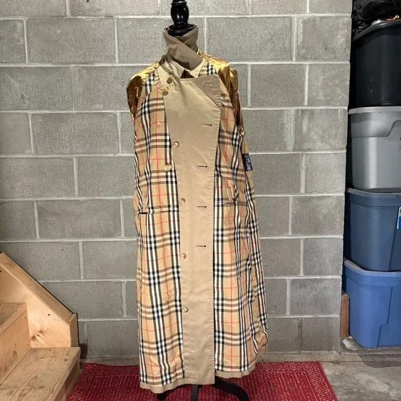 Burberry trench coat. - Picture 7 of 16